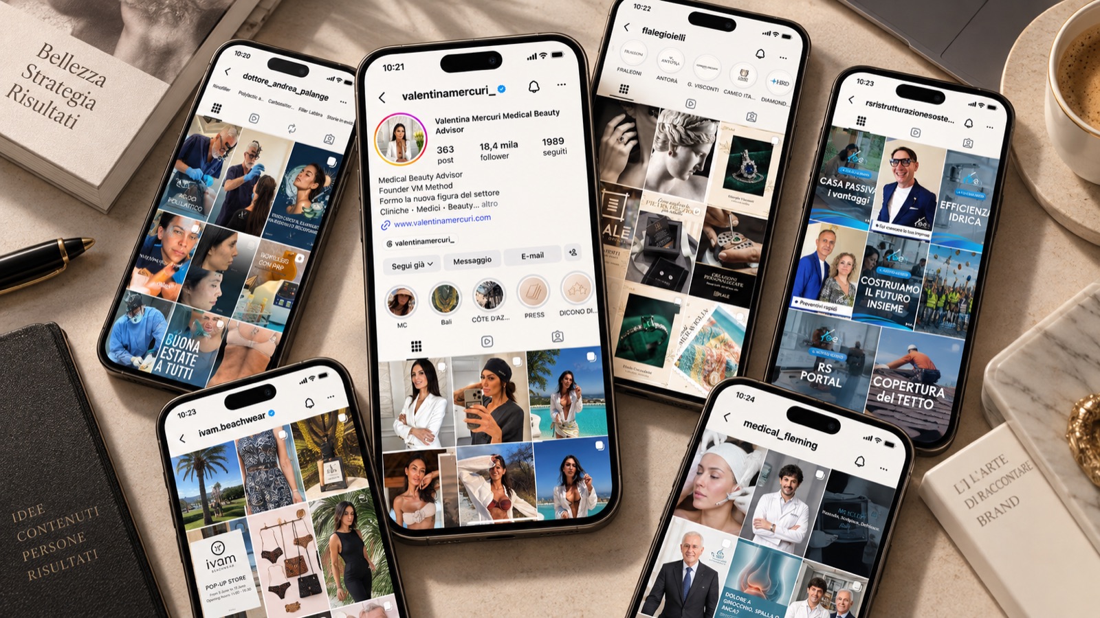 Smartphone con profili Instagram professionali su una scrivania.